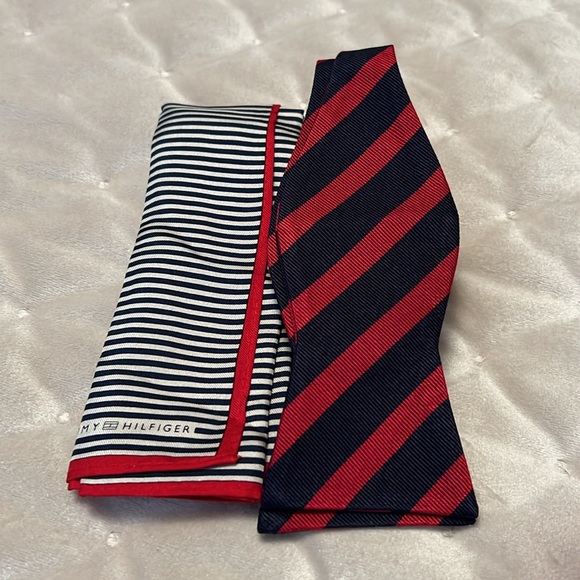 Tommy Hilfiger bow tie & Handkerchief set navy and red - Picture 9 of 9